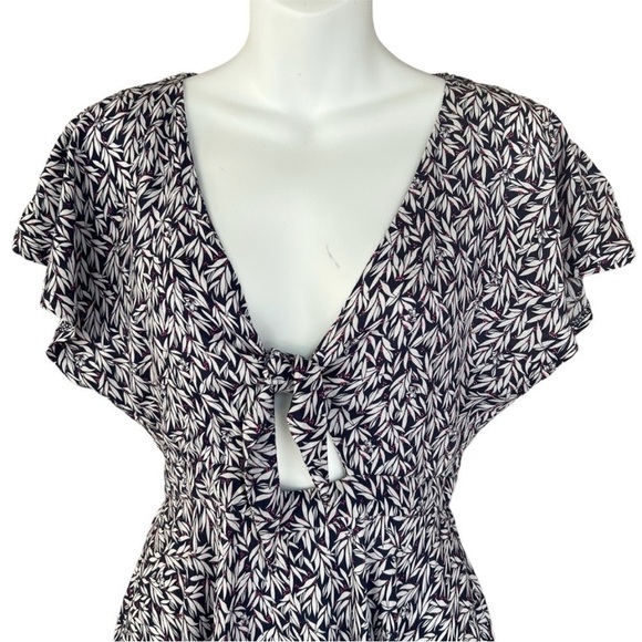 Lulu's Navy Blue and White‎ Print Dondi Romper - Picture 5 of 13